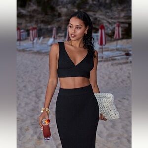 Elegant Knit V-Neck Crop Top